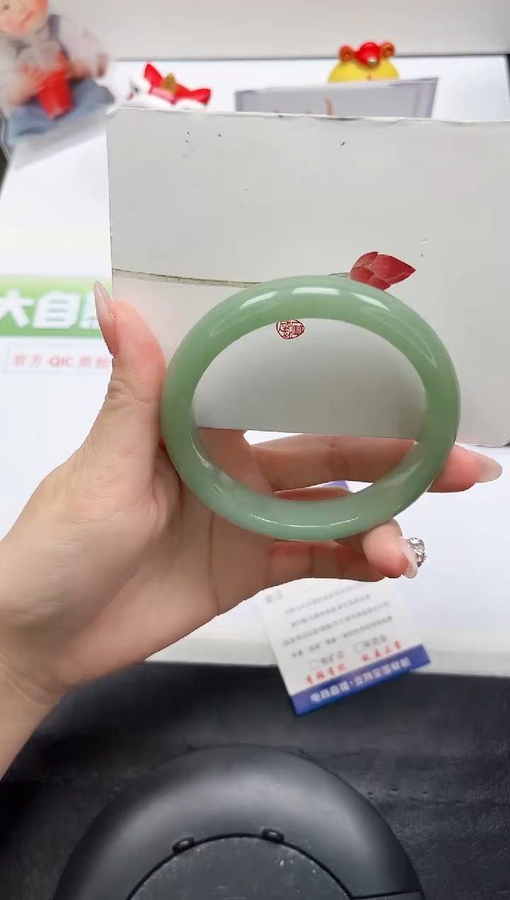 【闪购商品】石英质玉手镯未镶嵌426-64