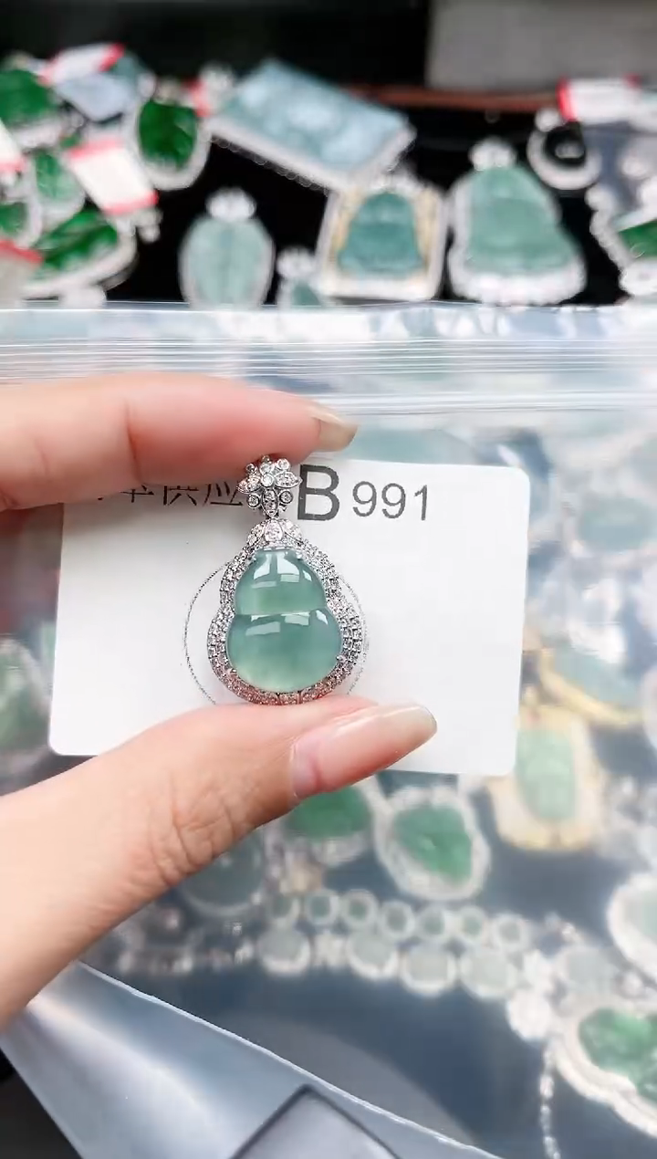 【闪购商品】翡翠颈饰未镶嵌991赠皮绳