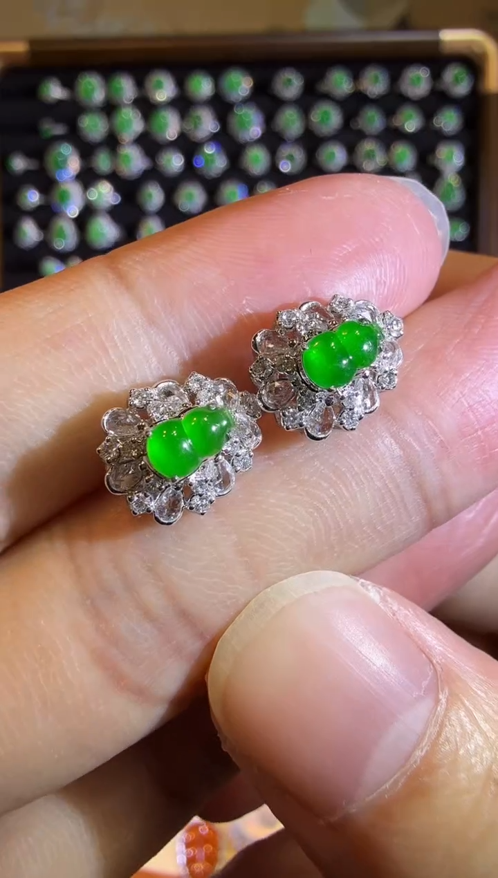 【闪购商品】翡翠耳饰18K金镶嵌满绿葫芦耳包