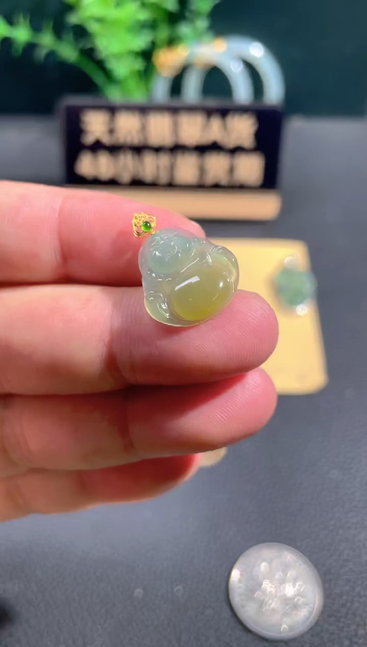 翡翠18K金镶嵌颈饰翡翠