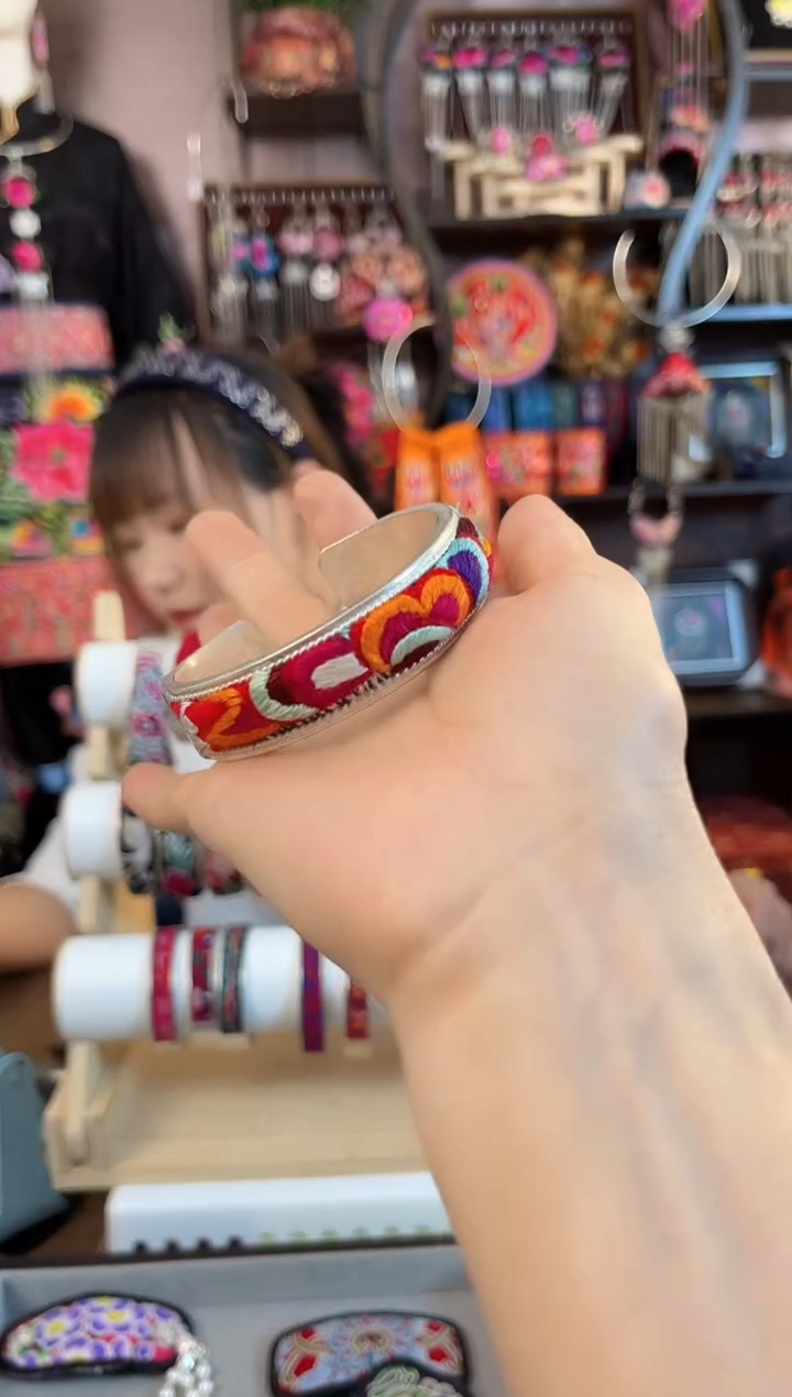 织绣闻*柜民族风手工非遗老绣饰品336