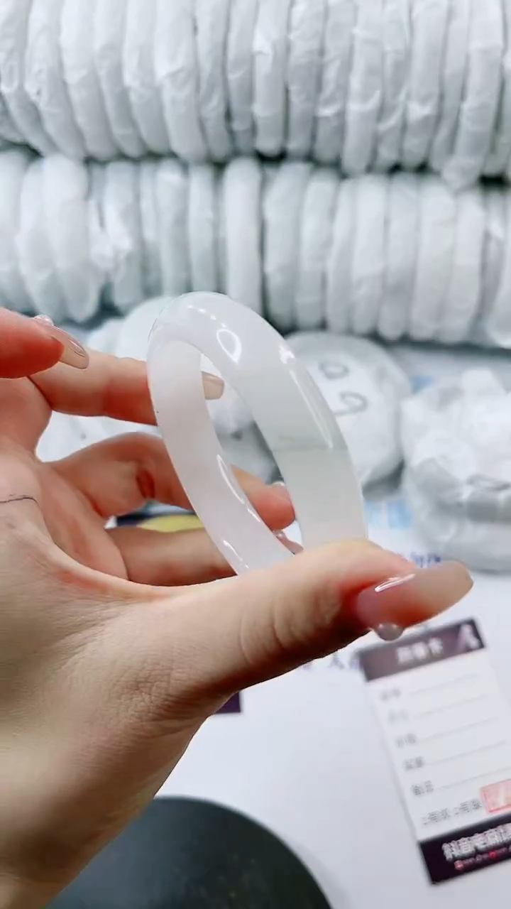 【闪购商品】石英质玉手镯未镶嵌0615607238-多样性发货