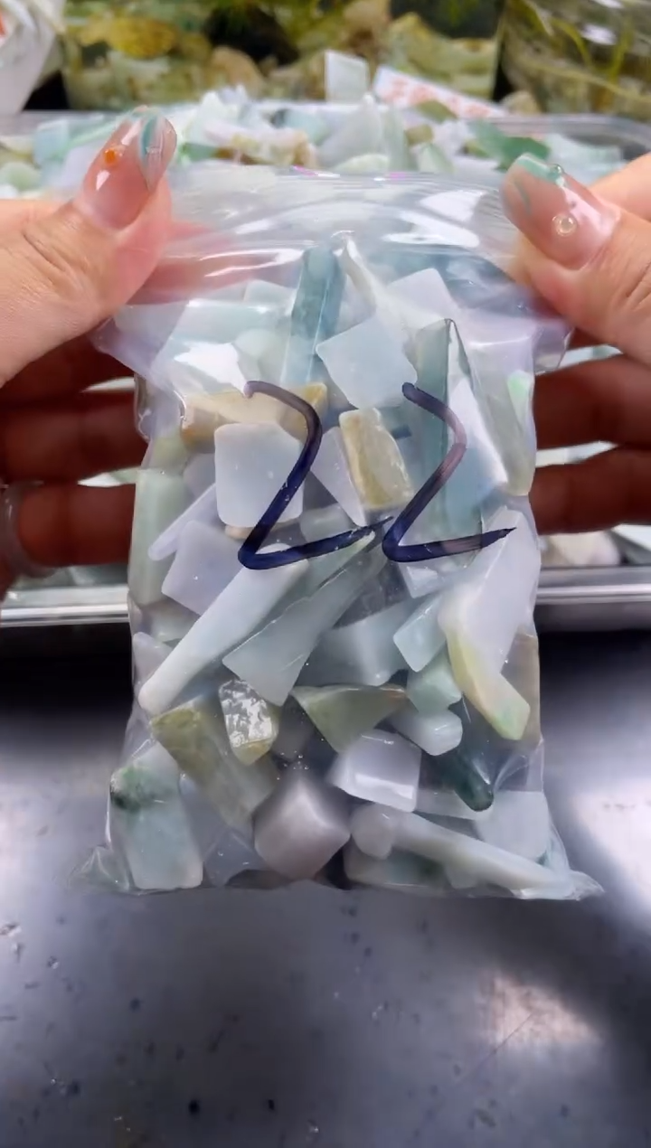 配石翡翠天然翡翠小号500克22