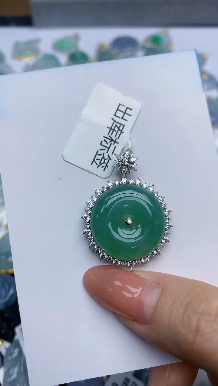 【闪购商品】翡翠挂件18K金镶嵌天然翡翠A货