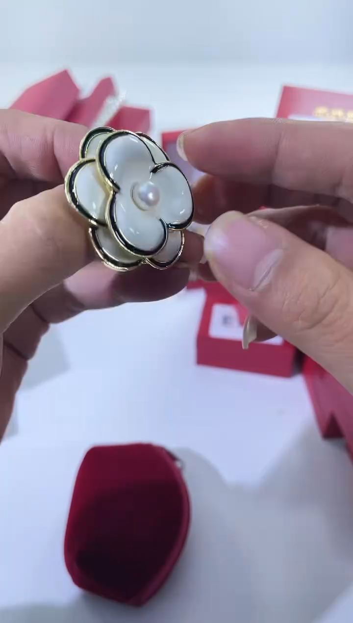 合金胸饰淡水珍珠胸针