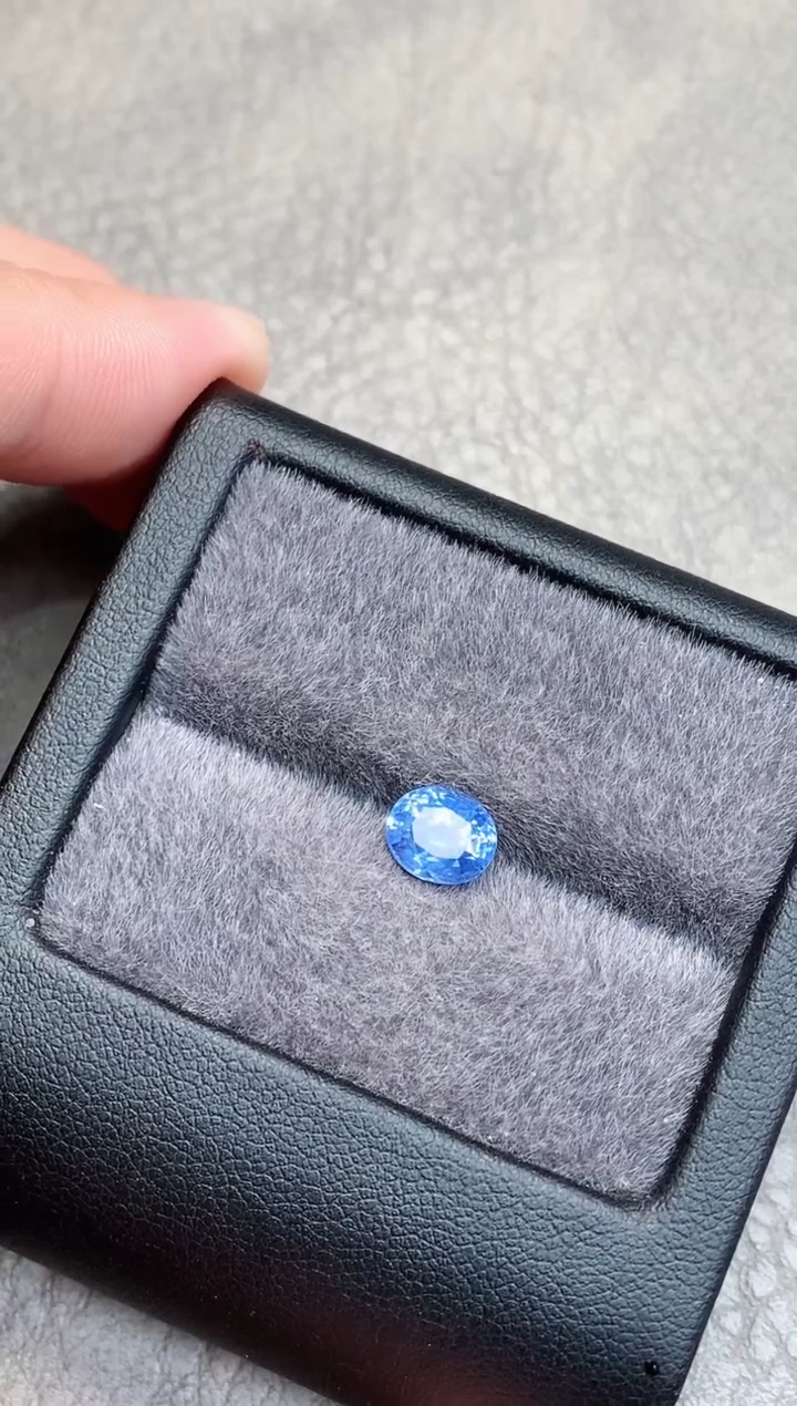 【闪购商品】蓝宝石裸石未镶嵌1.88ct 老烧矢车菊 椭圆 EX