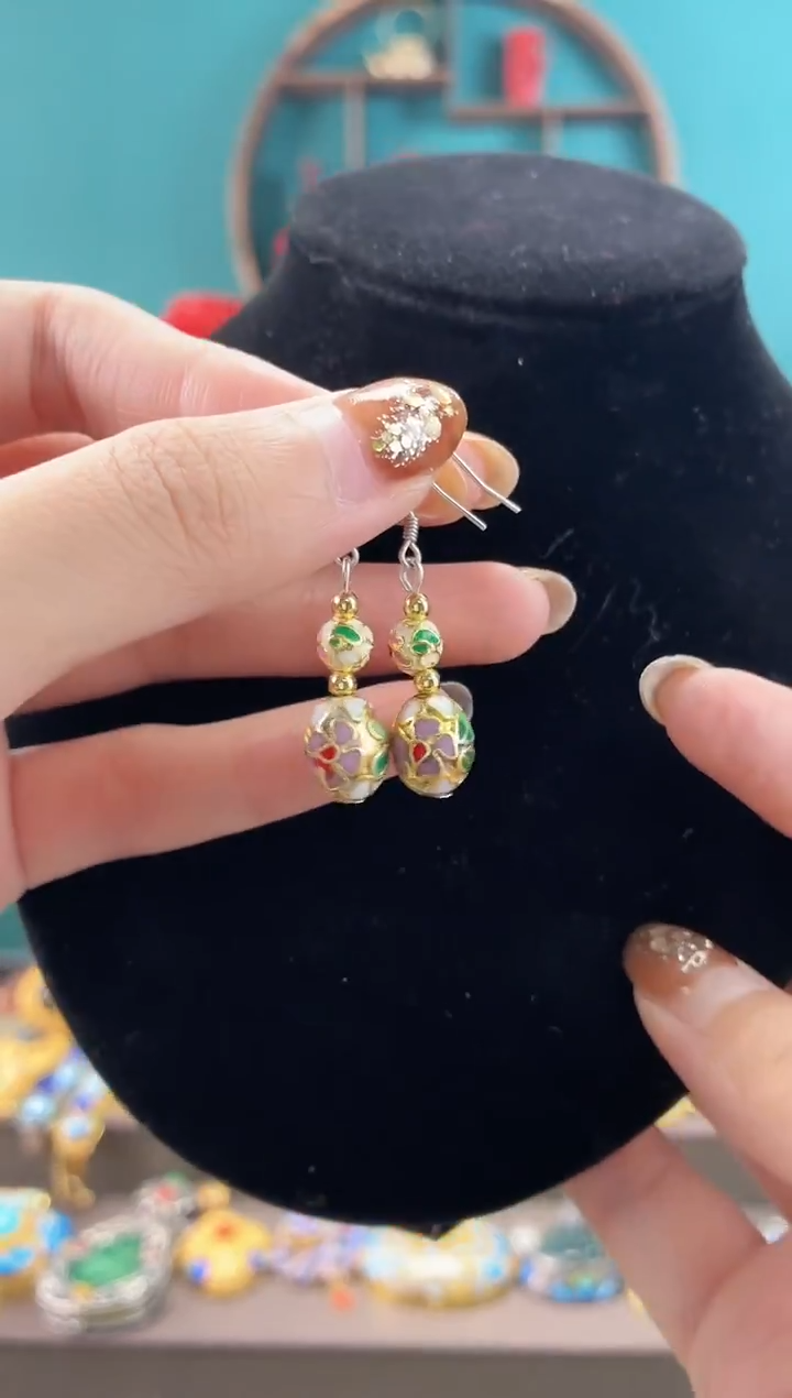 非遗手工景泰蓝金地枣珠耳环白色