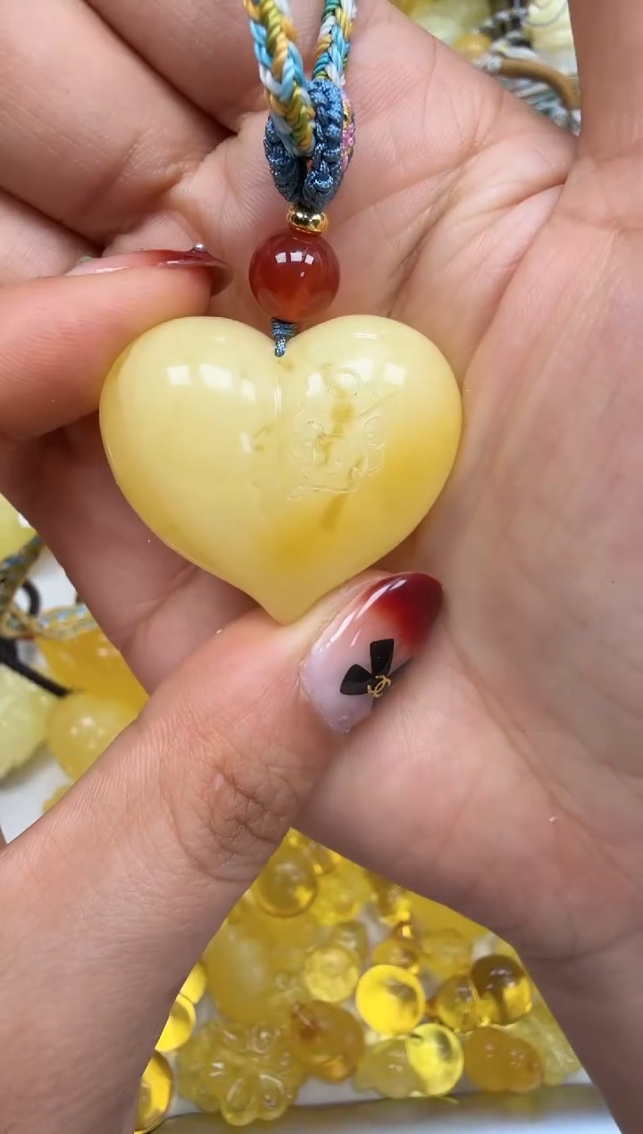 裸石琥珀未镶嵌如图