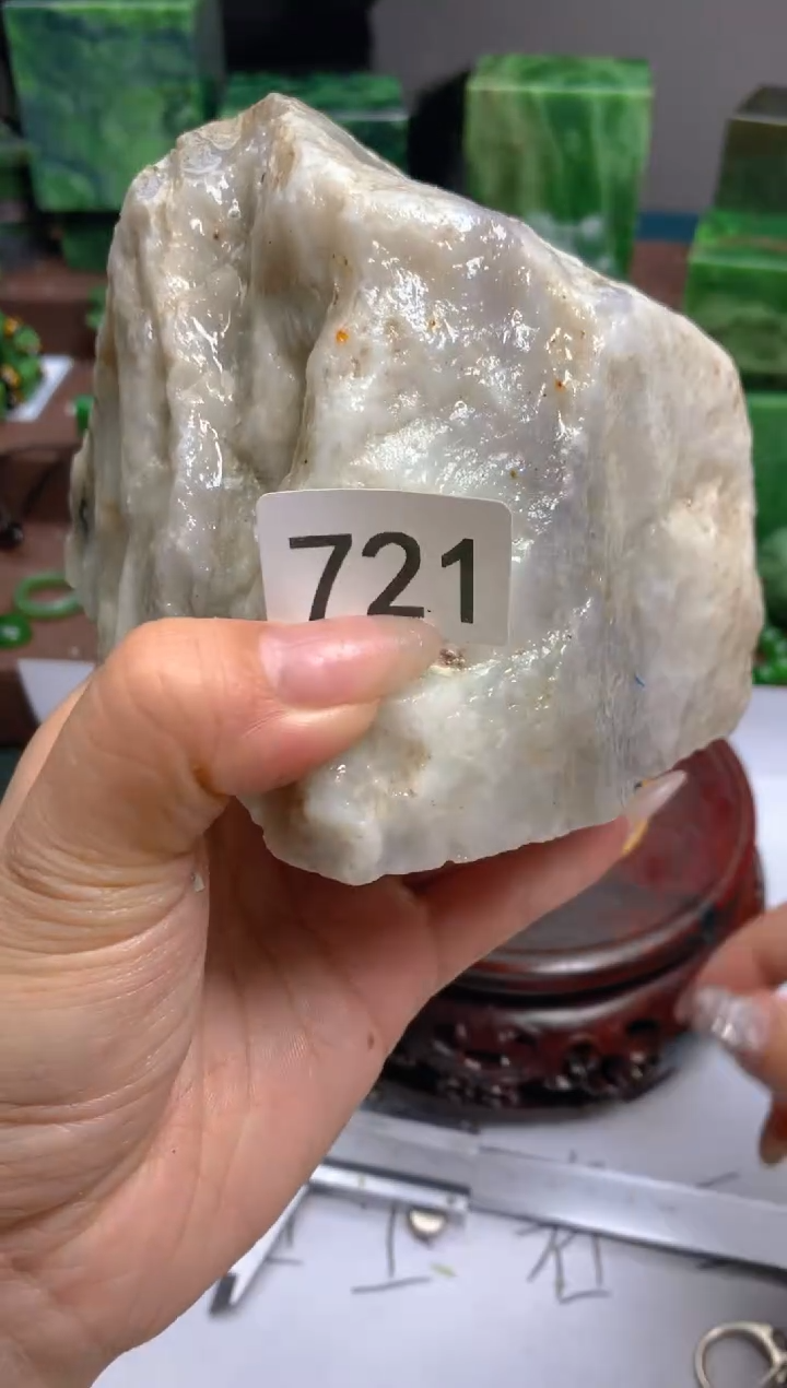 和田玉未镶嵌珠宝半成品1