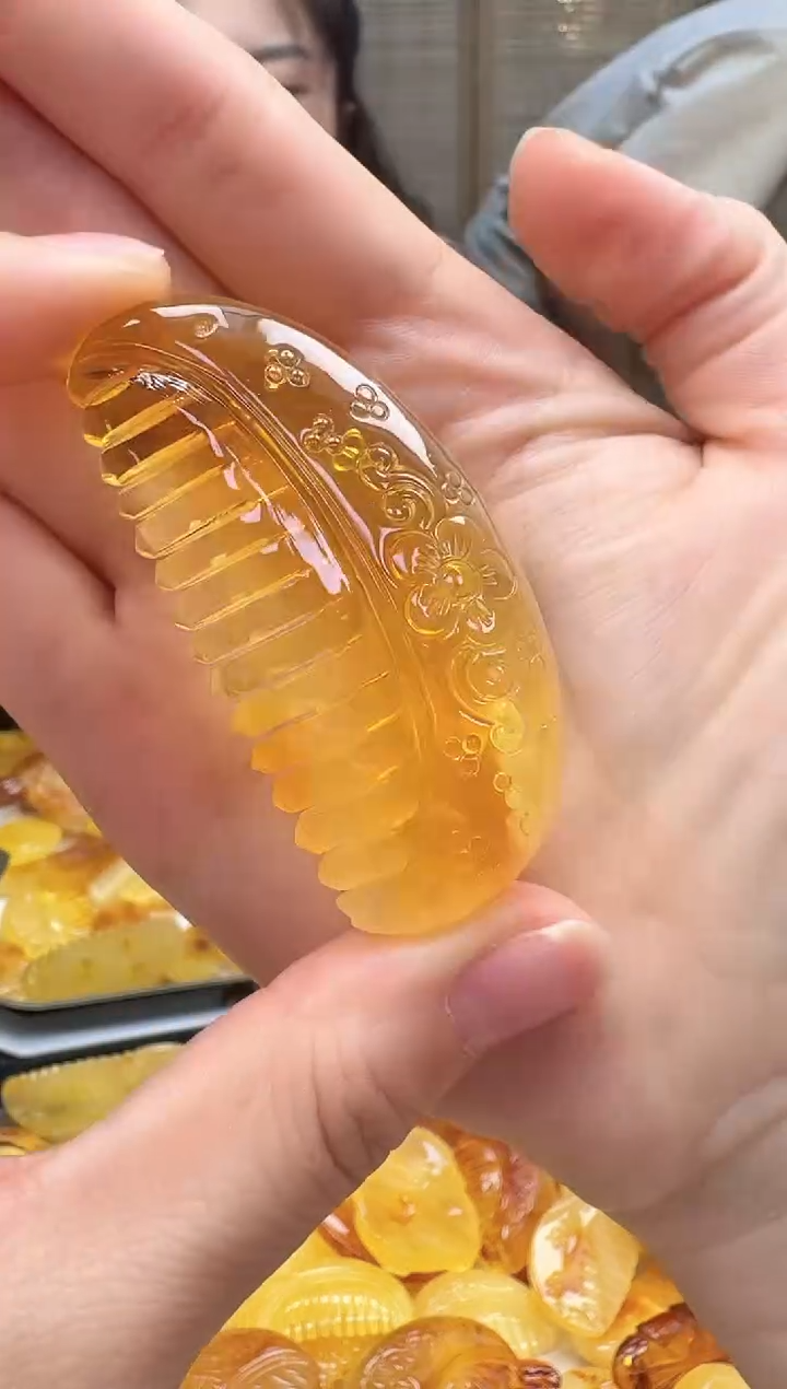 裸石琥珀未镶嵌如图