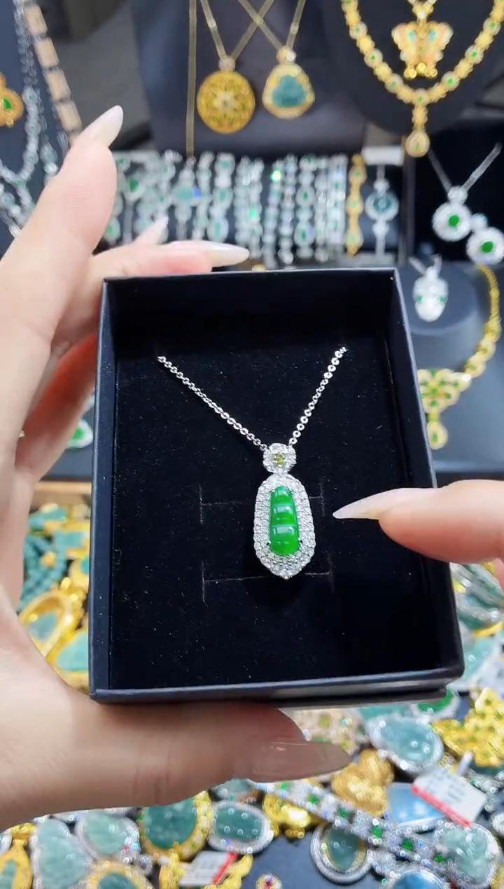 翡翠未镶嵌项链天然翡翠a货 多样性发其一