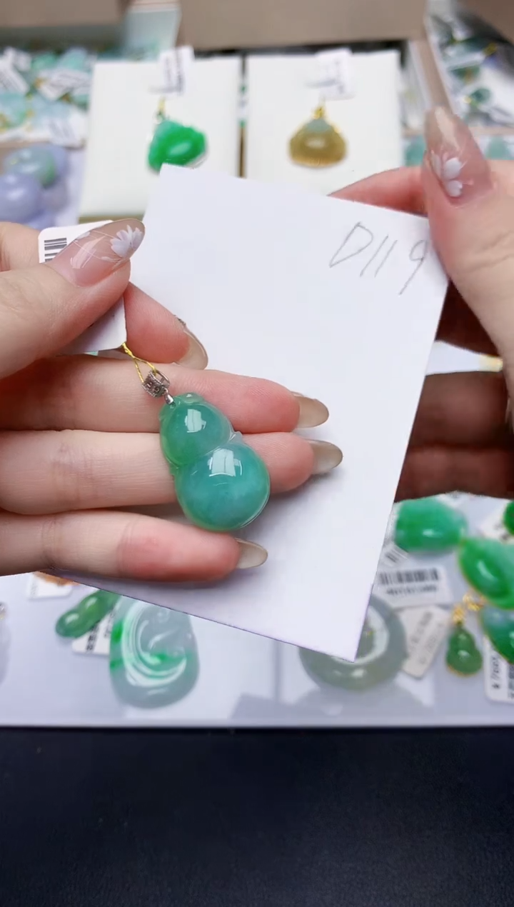 翡翠18K金镶嵌颈饰天然缅甸翡翠A货