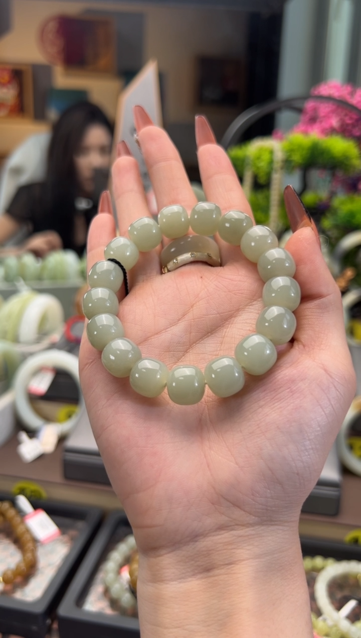 【闪购商品】和田玉手链未镶嵌且末料高青白老型珠卡11*12