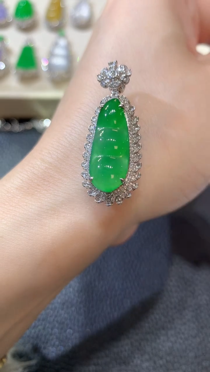 【闪购商品】翡翠吊坠(不含链)18K金镶嵌A85