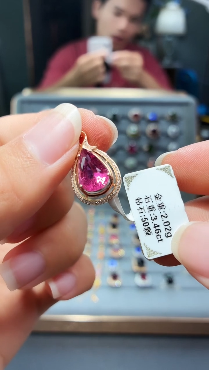 颈饰18K金镶嵌碧玺3.46.