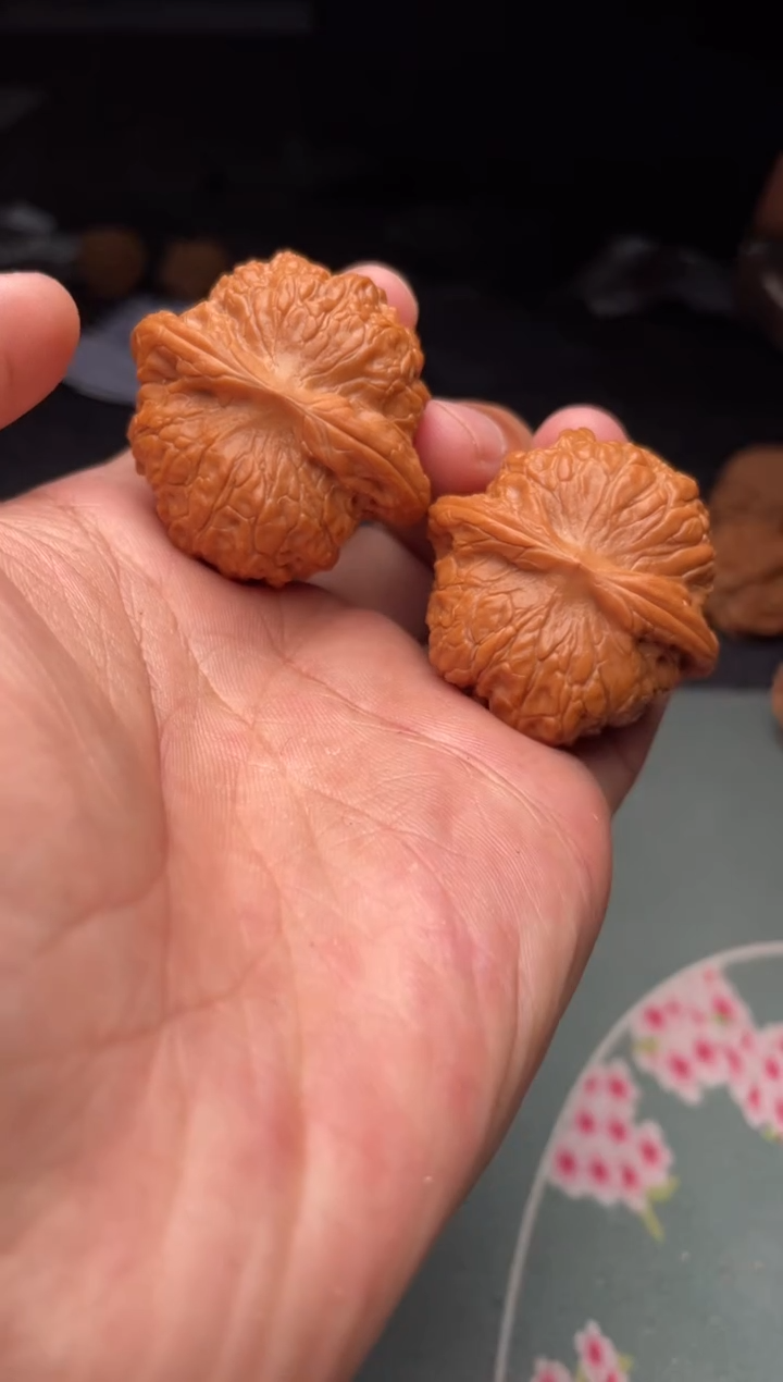 把件文玩核桃a65  血麒麟 39尺