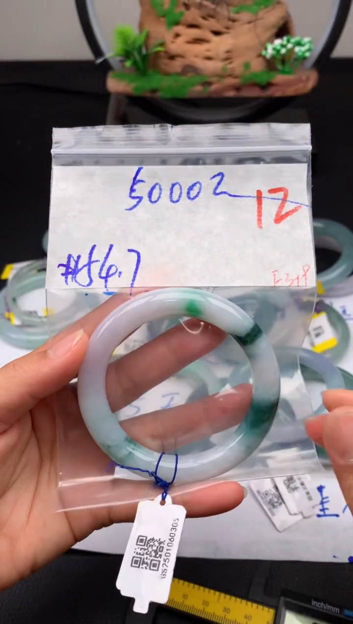 定制翡翠未镶嵌毛货需精细抛光拍一发一