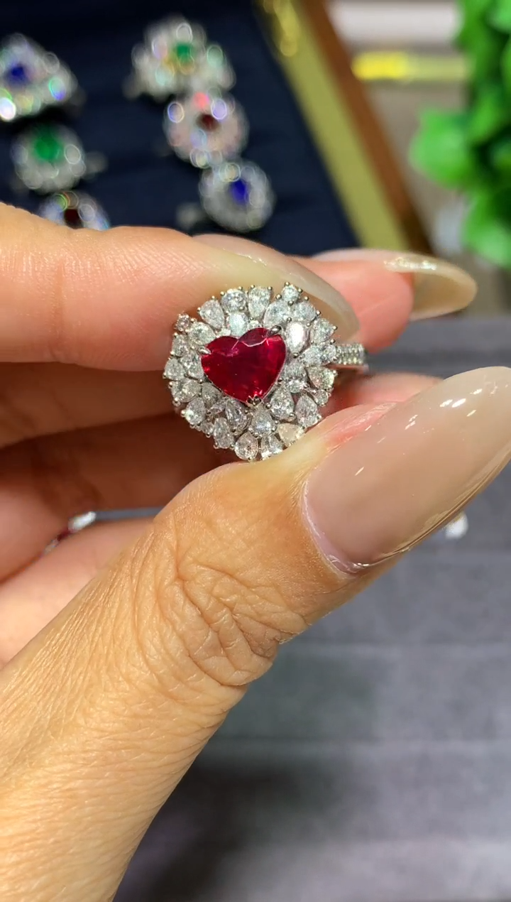 18K金镶嵌戒指红宝石1.26ct