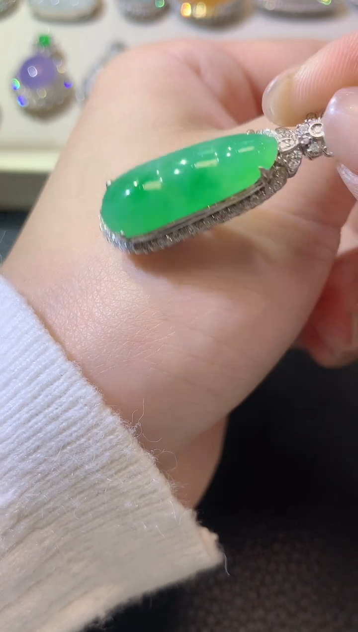 【闪购商品】翡翠吊坠(不含链)18K金镶嵌B66