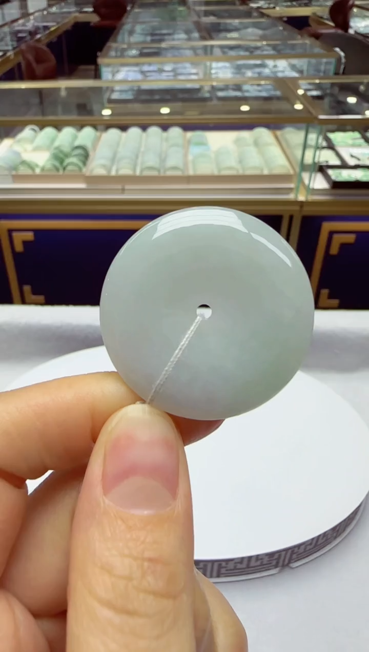 颈饰未镶嵌翡翠平安扣