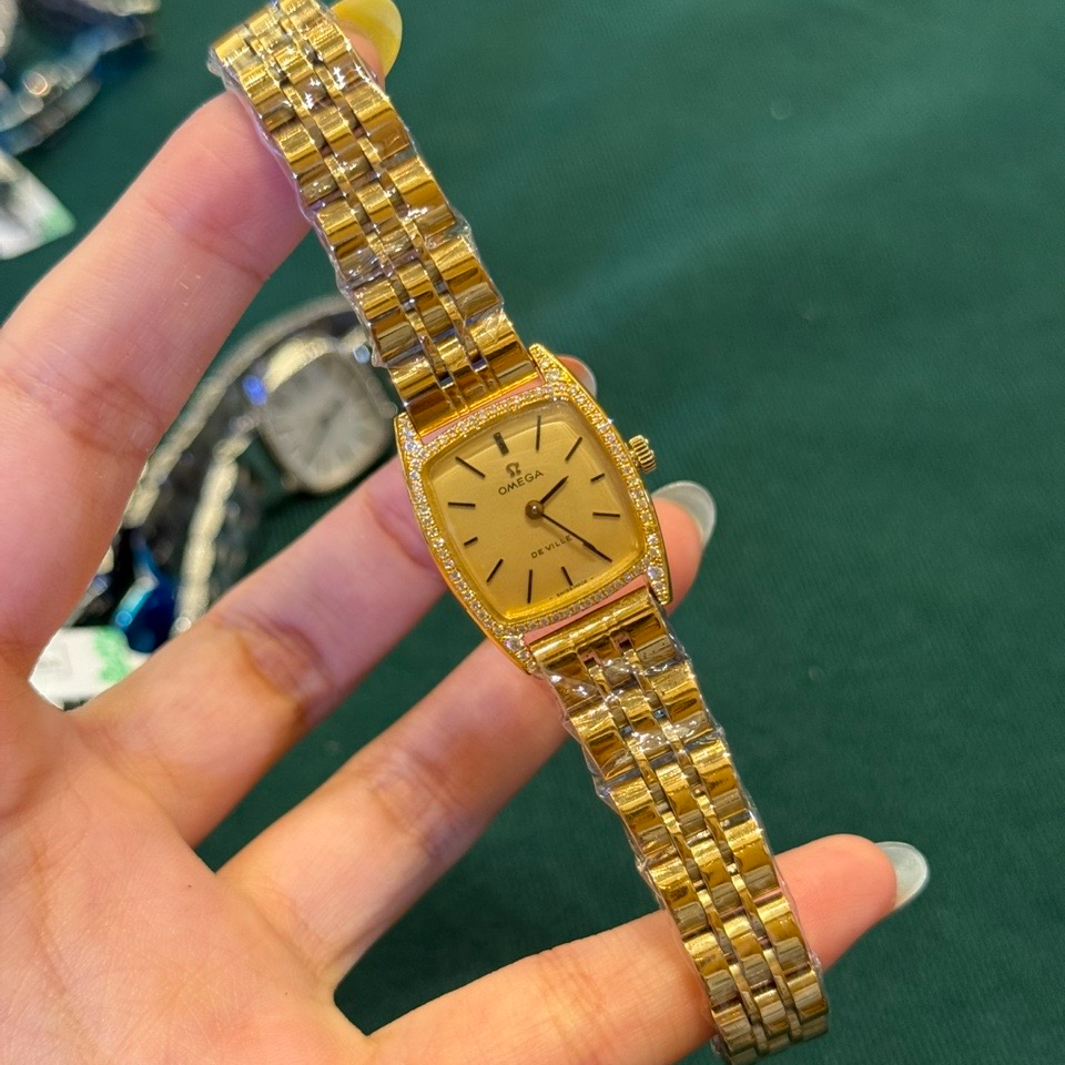 95新 Omega/欧米茄  手动机械后钻20mm/公价32999/w12042