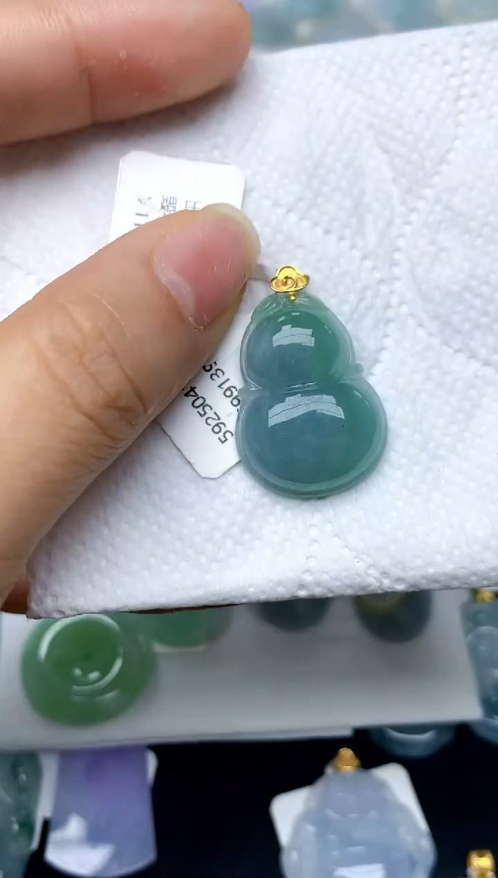 翡翠18K金镶嵌颈饰天然A货翡翠