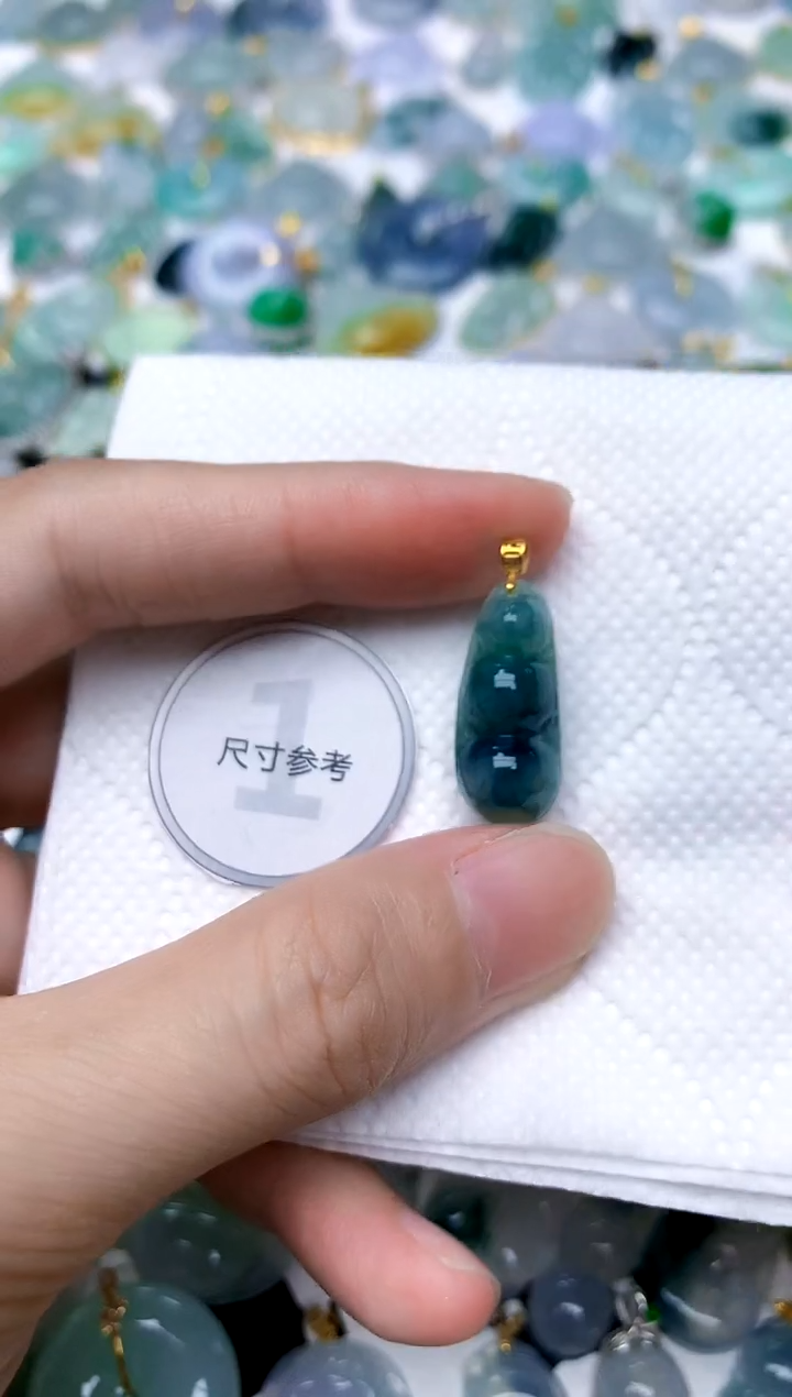 颈饰18K金镶嵌翡翠天然A货翡翠