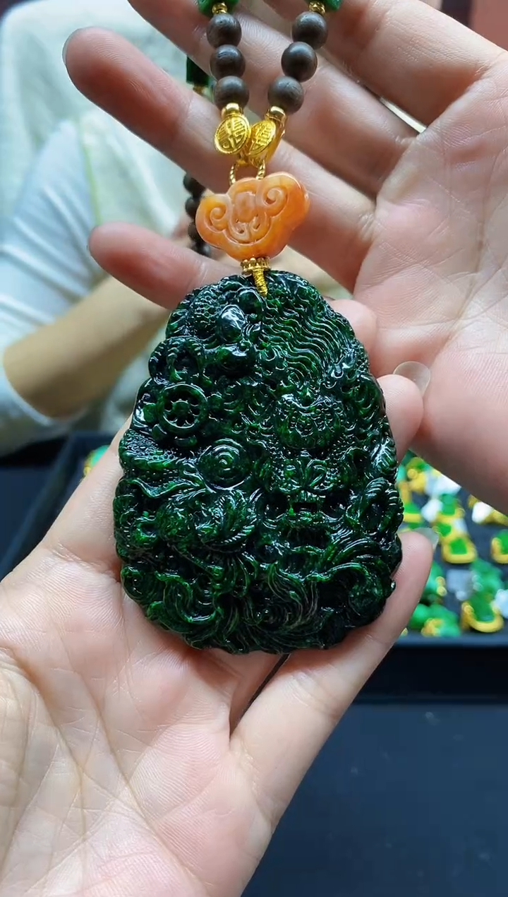 颈饰未镶嵌翡翠吊坠