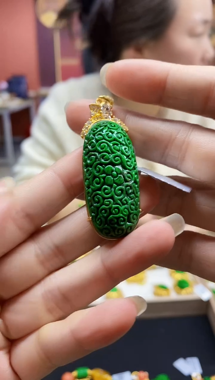 颈饰未镶嵌翡翠崽*翡翠吊坠