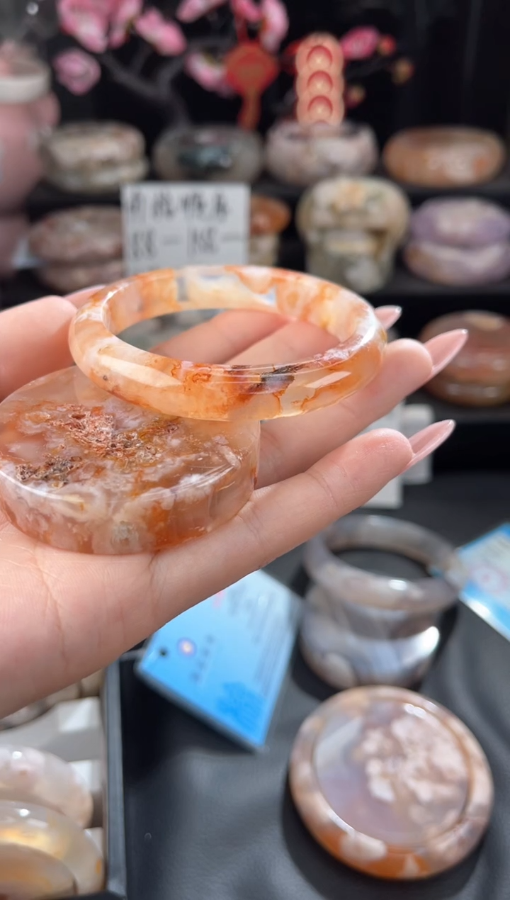 【闪购商品】石英质玉手镯未镶嵌55