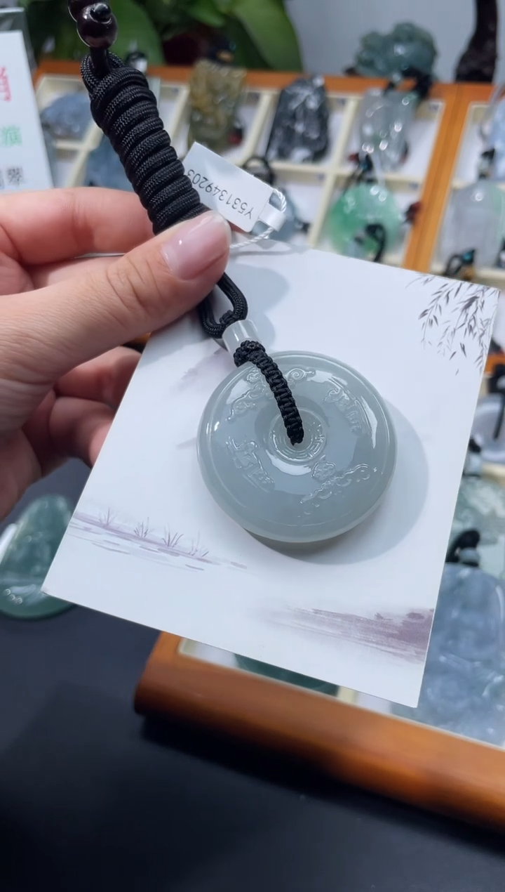 颈饰未镶嵌翡翠平安扣