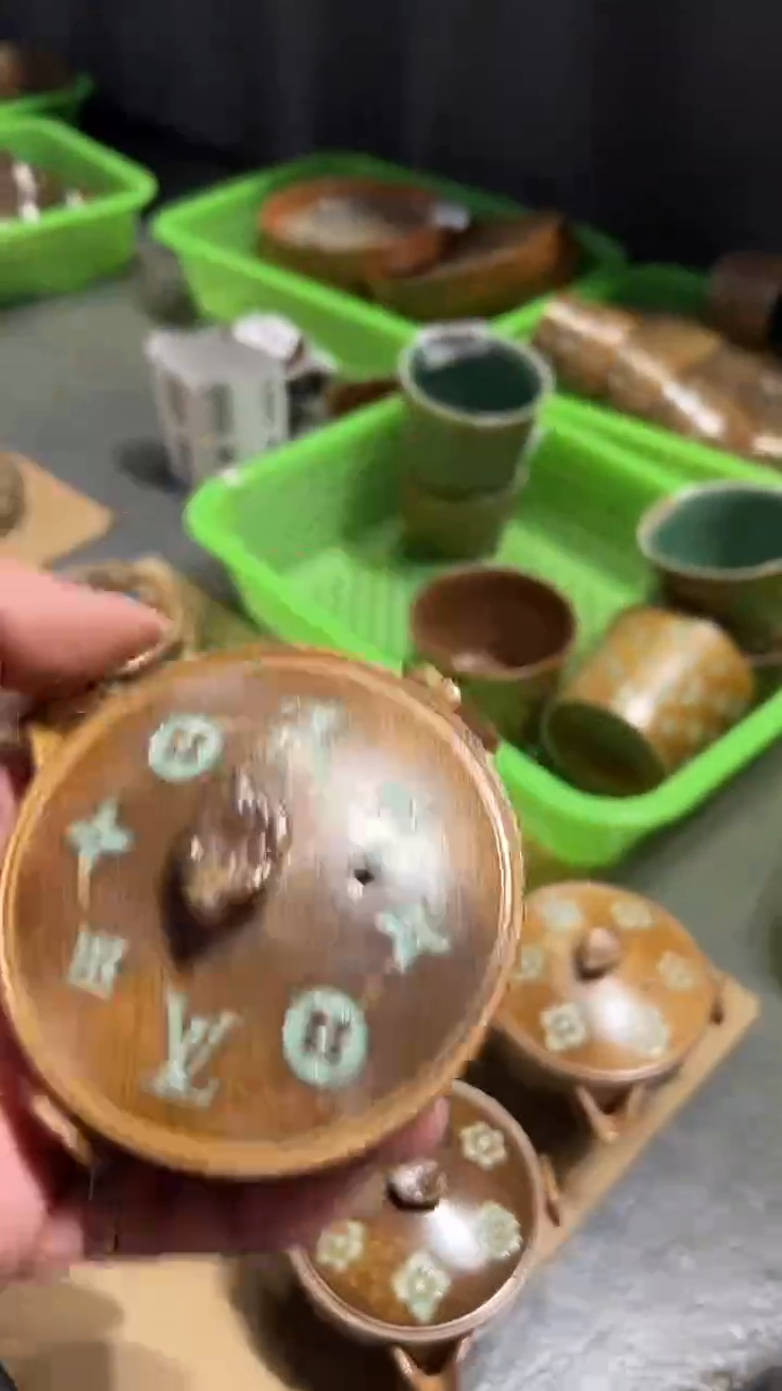 龙泉窑老花手抓宝瓶微瑕1100