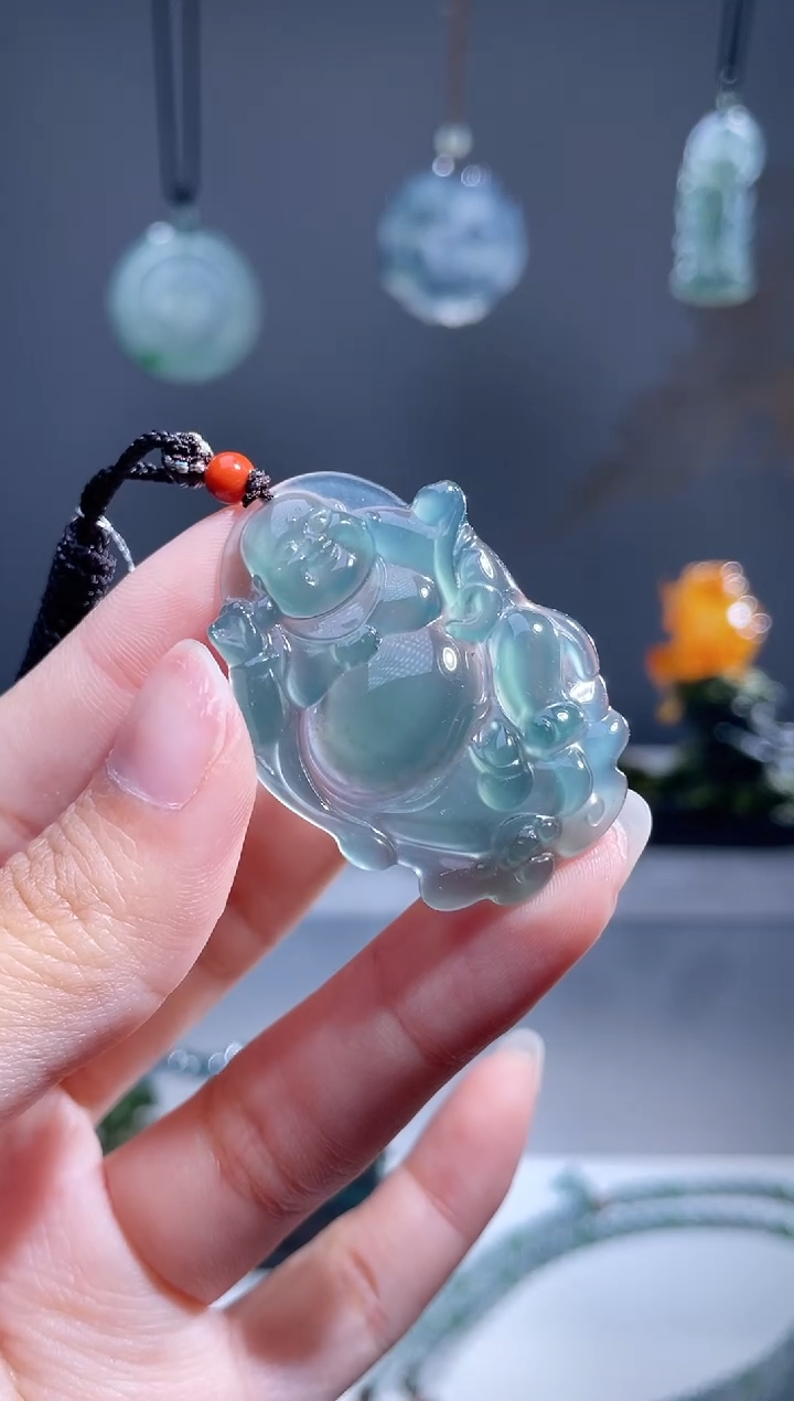 翡翠未镶嵌颈饰佛公