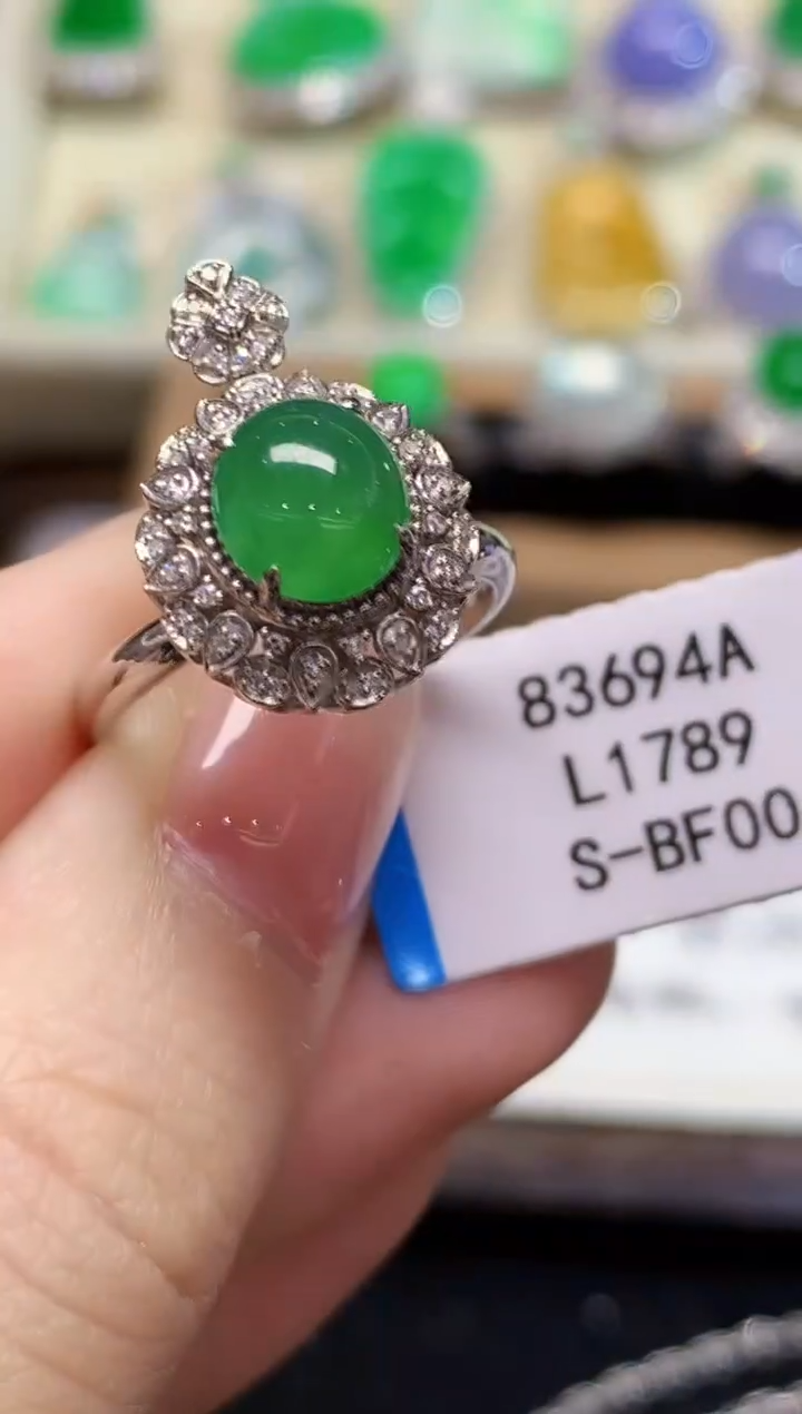 18K金镶嵌戒指翡翠L1789多样性发其一