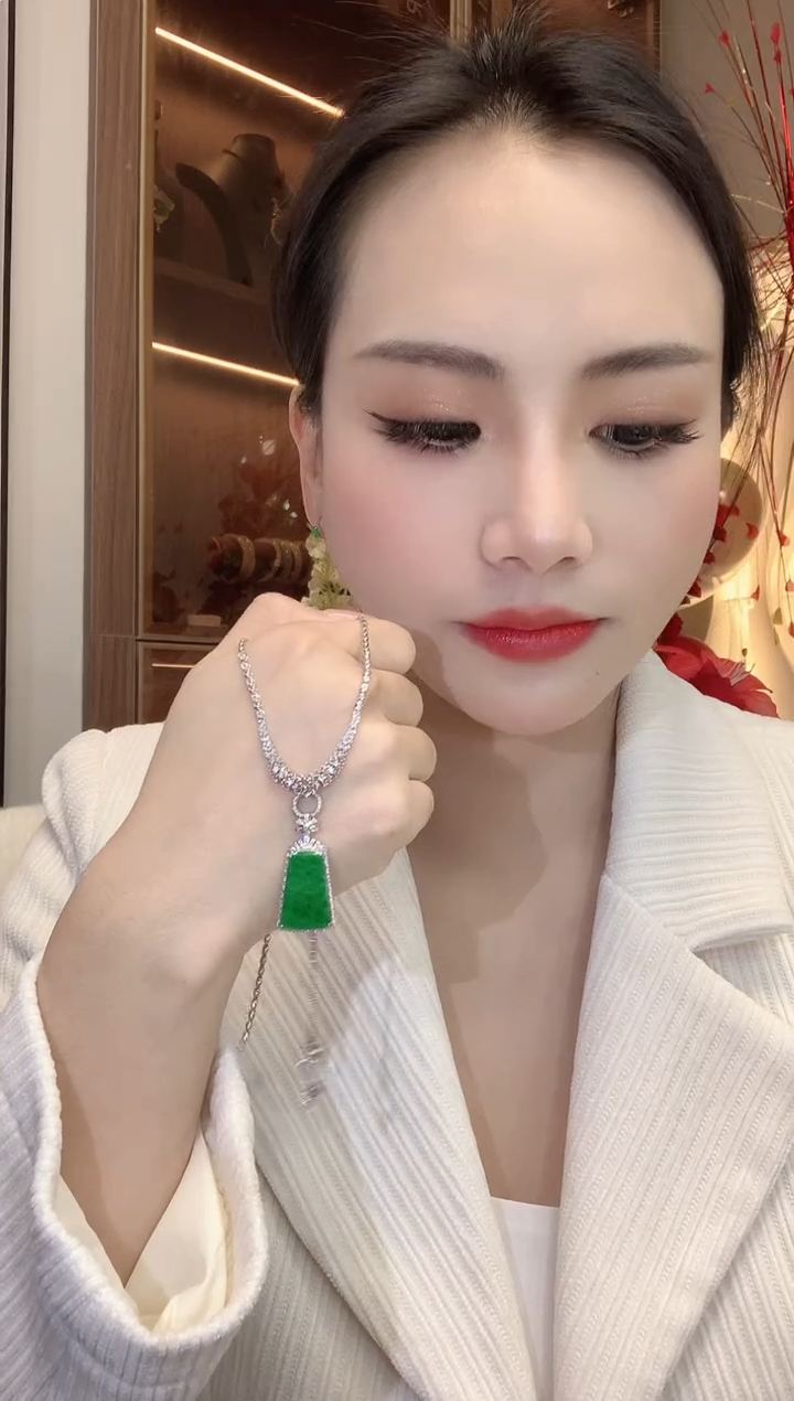 【闪购商品】翡翠吊坠(不含链)18K金镶嵌A7 多样性发货一件