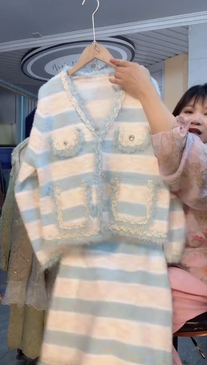 毛衣小小月精选服饰