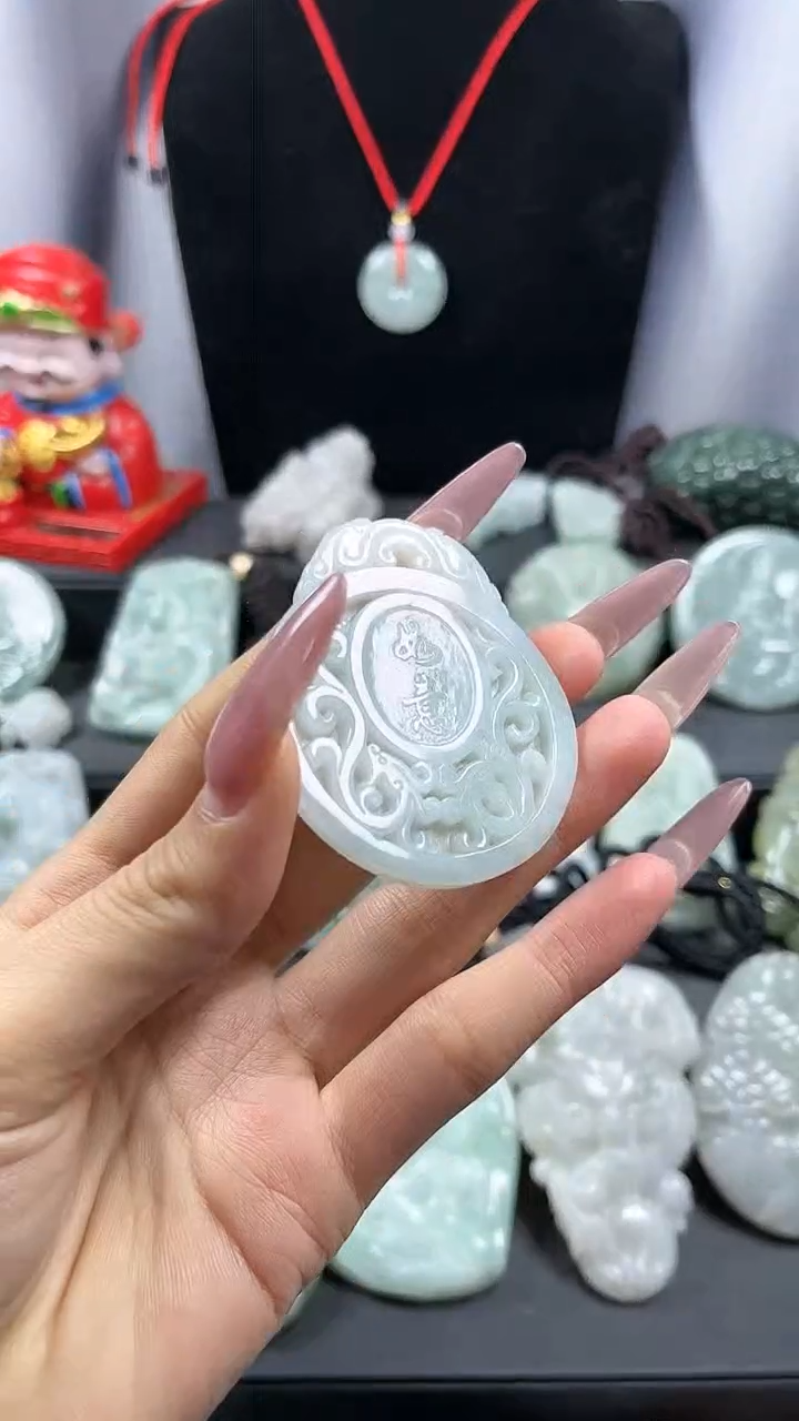 【闪购商品】翡翠颈饰未镶嵌如意牌