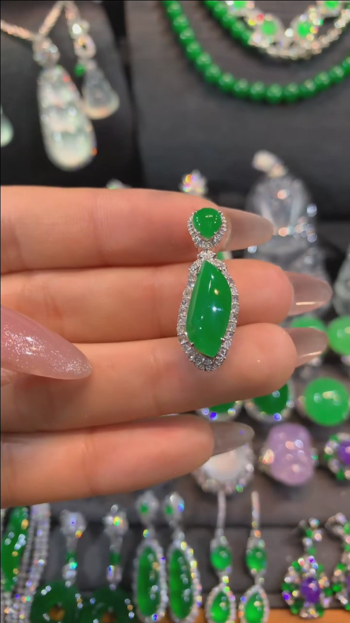 【闪购商品】翡翠吊坠(不含链)18K金镶嵌吊坠