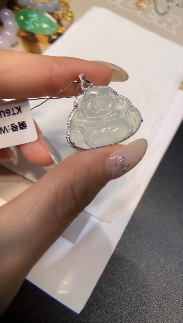 颈饰18K金镶嵌翡翠佛公