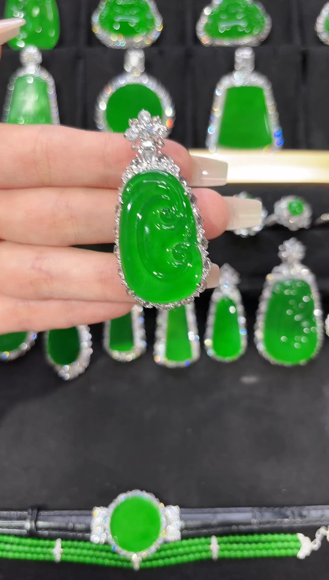 翡翠18K金镶嵌颈饰如意天然A货翡翠