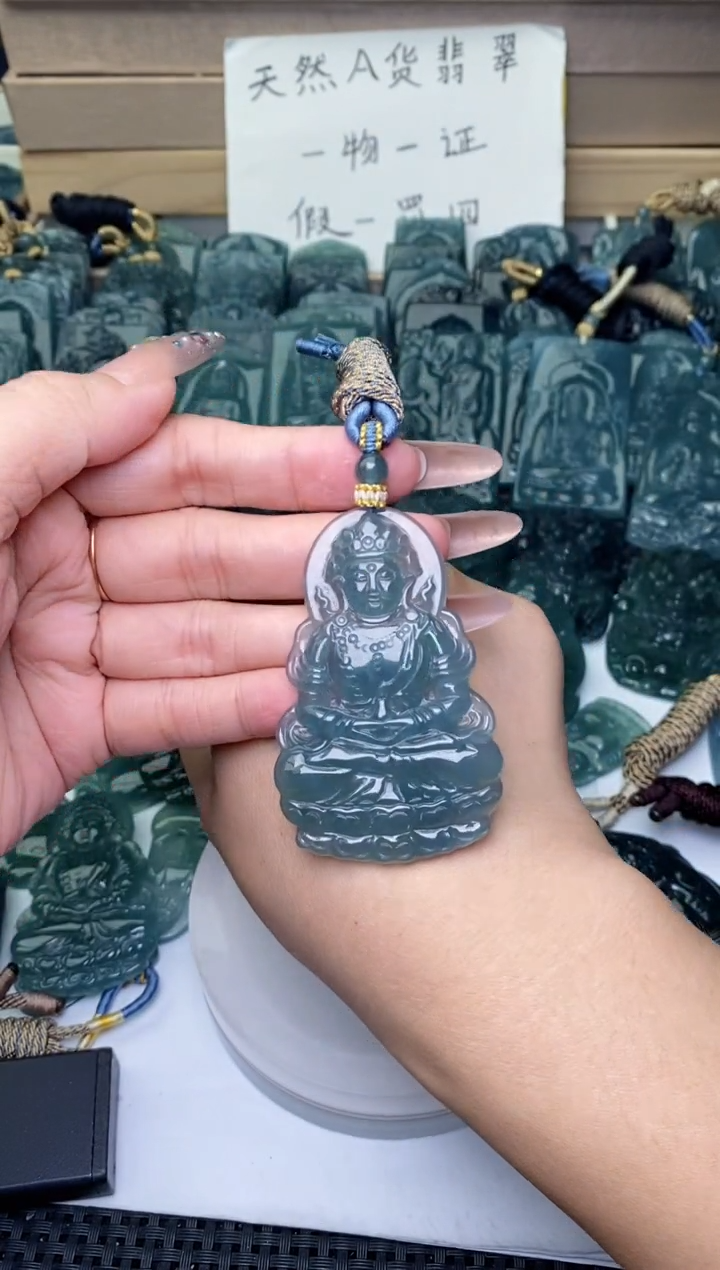 颈饰未镶嵌翡翠          