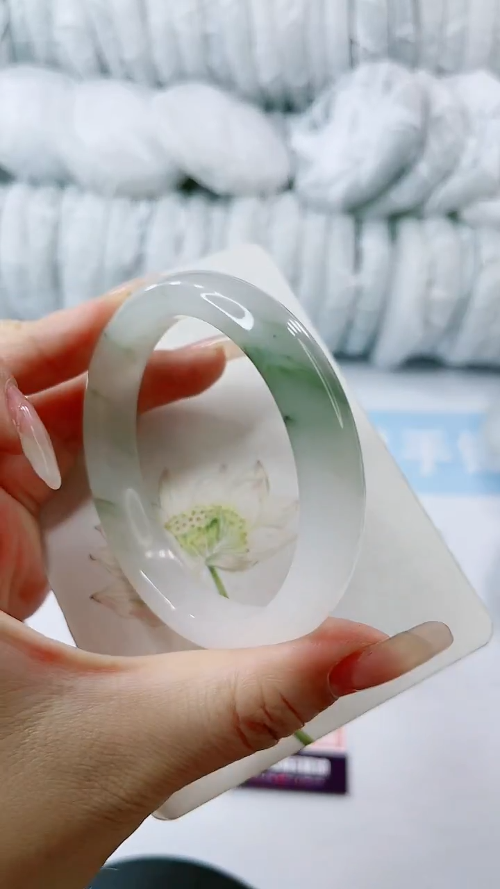 【闪购商品】石英质玉手镯未镶嵌多样性发货A191