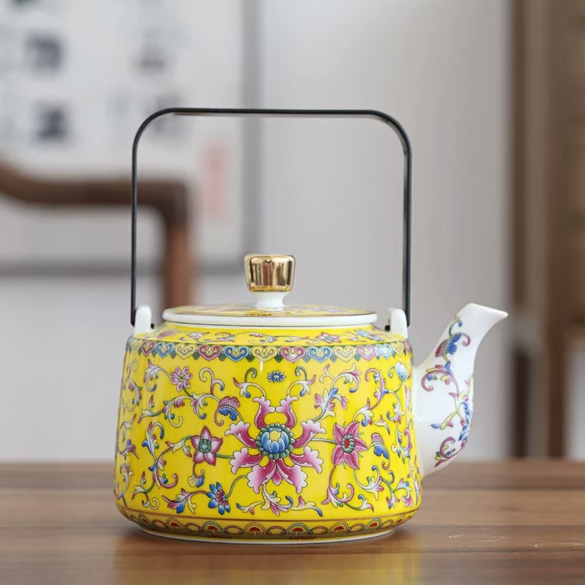 黄底缠枝莲提梁壶XD