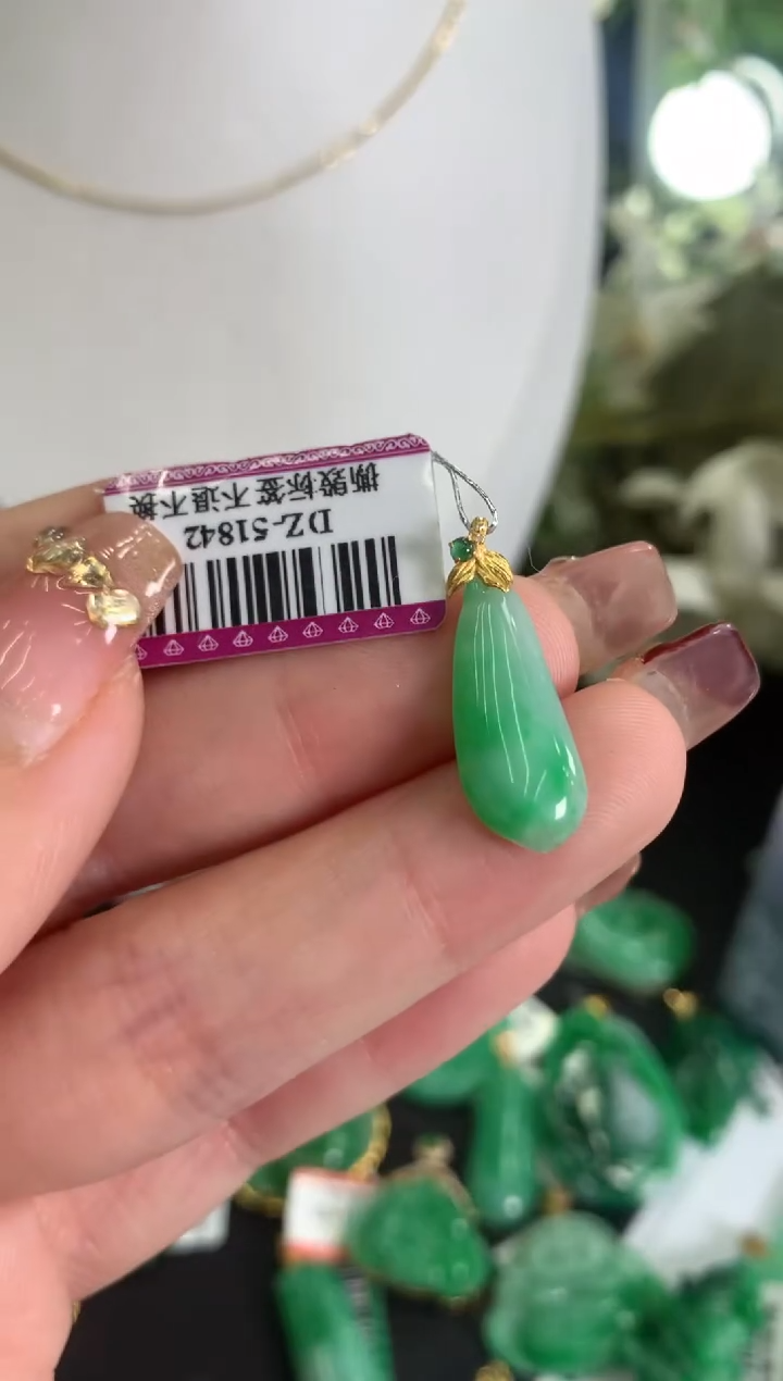 【闪购商品】翡翠吊坠(不含链)18K金镶嵌挂件