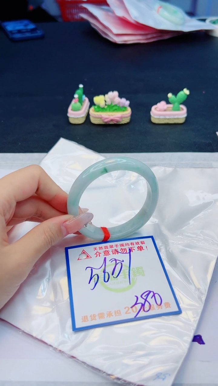【闪购商品】翡翠手镯未镶嵌，质检证书图片色彩偏黑白