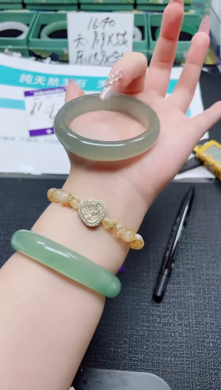 未镶嵌手镯石英质玉158-56