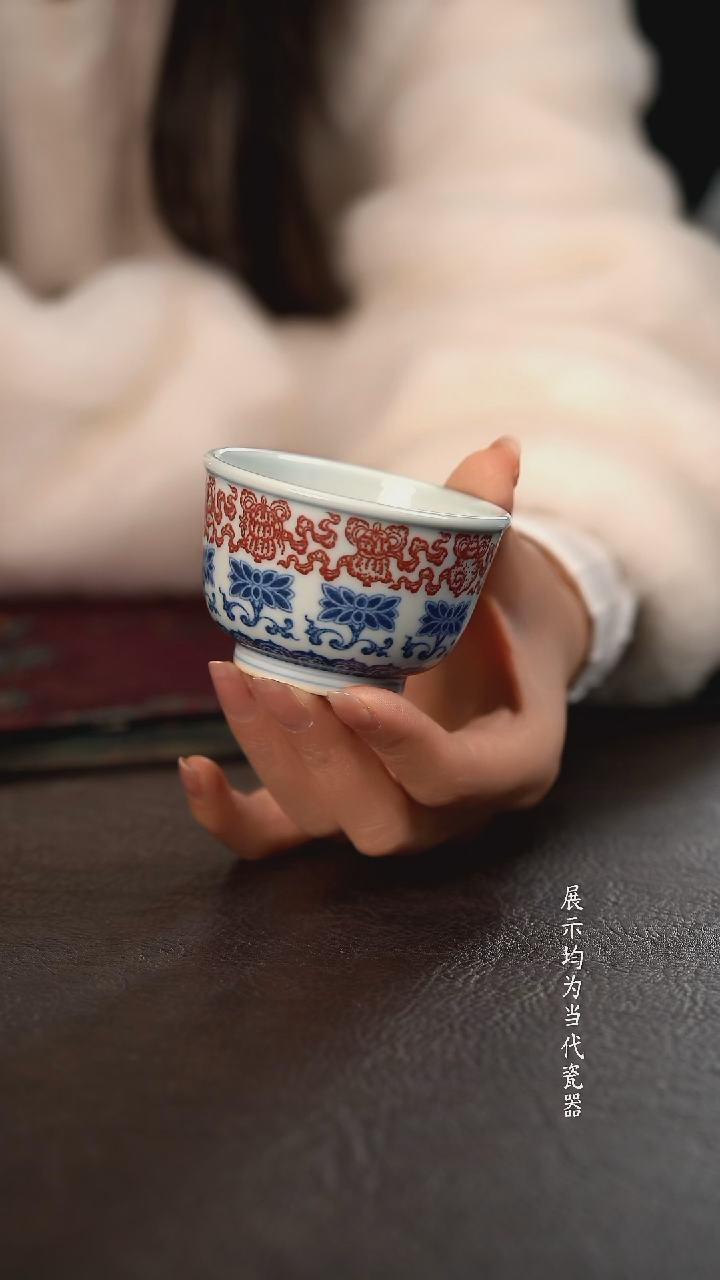贵红窑青花釉里红莲托八宝直口杯