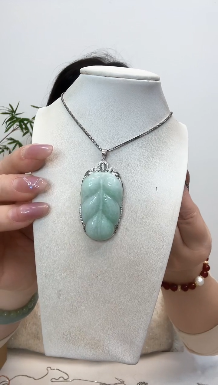【闪购商品】翡翠吊坠(赠链)银S925镶嵌叶子