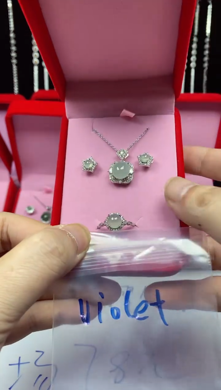 未镶嵌戒指翡翠V****t翡翠吊坠