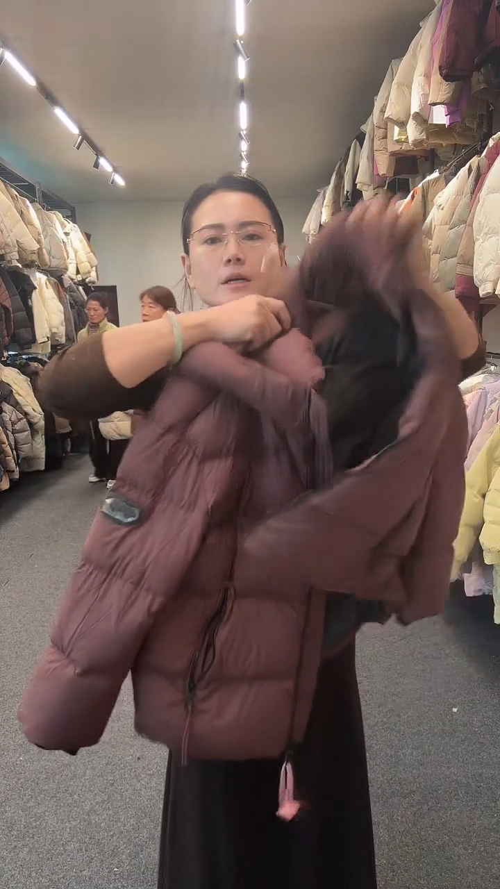 艾雨衣尚一秒闪购羽绒服